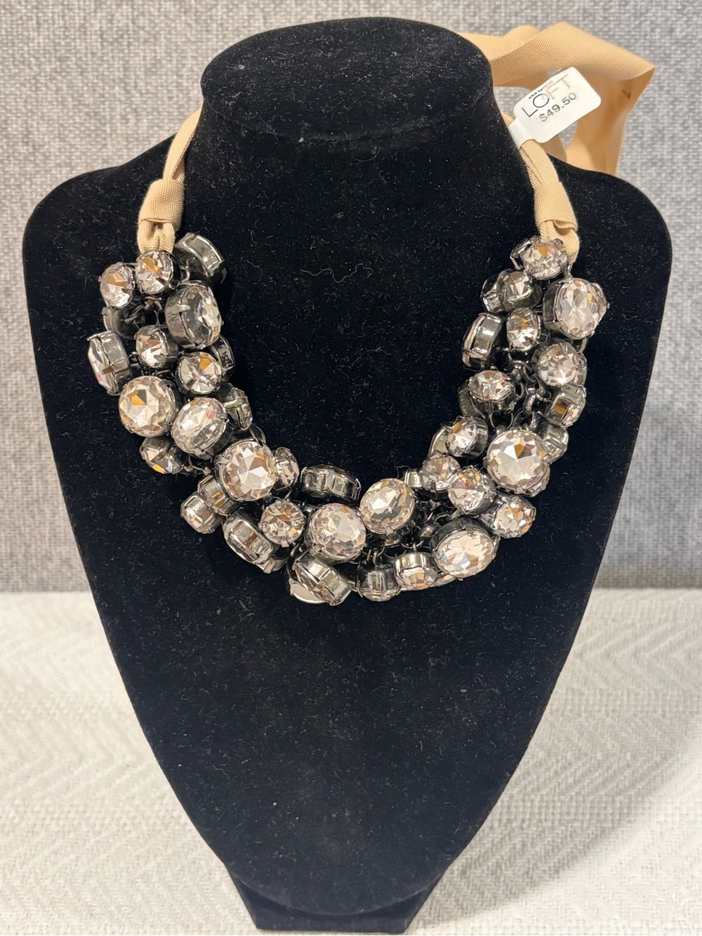 🔴🟡LOFT Gold-Tone and Champagne Crystal Cluster Necklace with Beige Ribbon - Picture 2 of 9